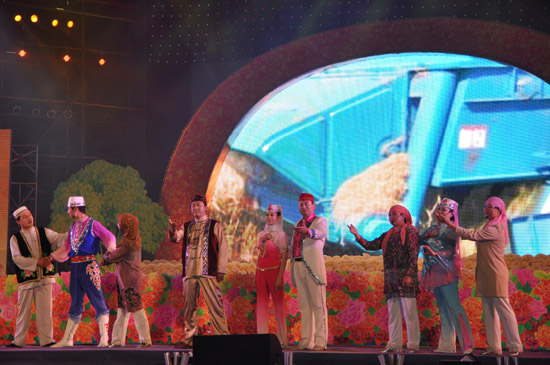 烏魯木齊市米東區(qū)首屆“新疆花兒”藝術節(jié)開幕