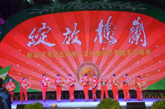 新疆若羌第五屆樓蘭文化旅游節(jié)“綻放樓蘭”文藝晚會(huì)激情上演