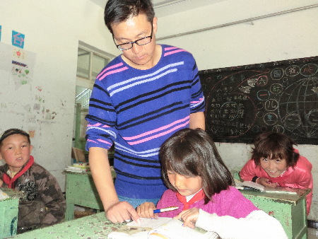 為了山區(qū)的孩子，他選擇留下