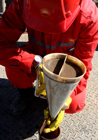 克拉瑪依石油工人:沖刺一百萬 獻(xiàn)禮“十八大”