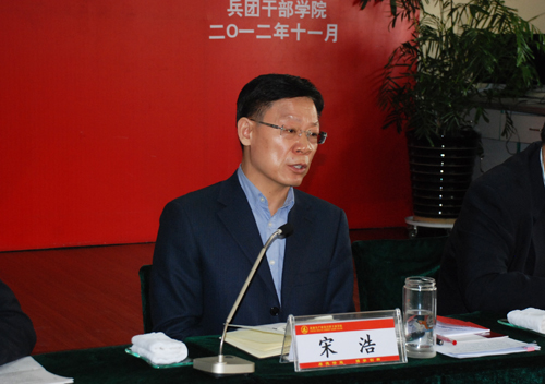 兵團黨委常委、組織部部長宋浩與兵團優(yōu)秀大學生干部培訓班學員親切座談