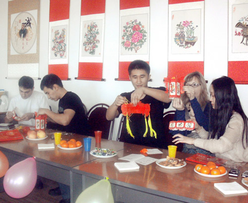 卡拉干達(dá)國(guó)立技術(shù)大學(xué)孔子學(xué)院舉辦“中國(guó)味兒”新年晚會(huì)