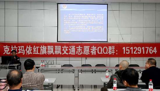 綠絲帶志愿者學(xué)習(xí)新交規(guī) 提升路上文明