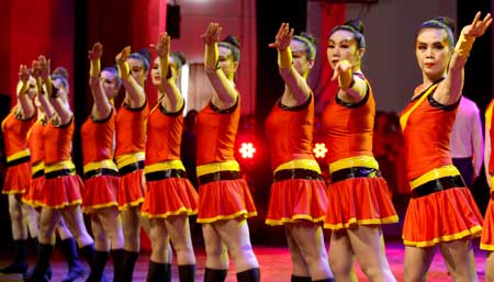 克拉瑪依:激情舞姿 迎“三八”