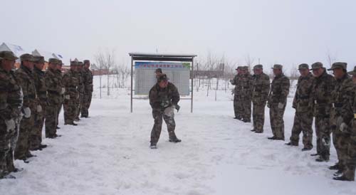 新疆兵團(tuán)六師共青團(tuán)農(nóng)場(chǎng)民兵軍訓(xùn)強(qiáng)素質(zhì)