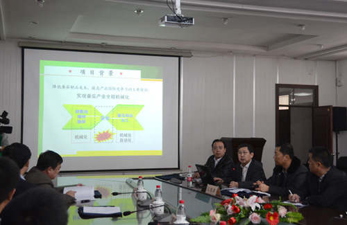 石河子大學(xué)研發(fā)的自走式番茄收獲機進入中試階段