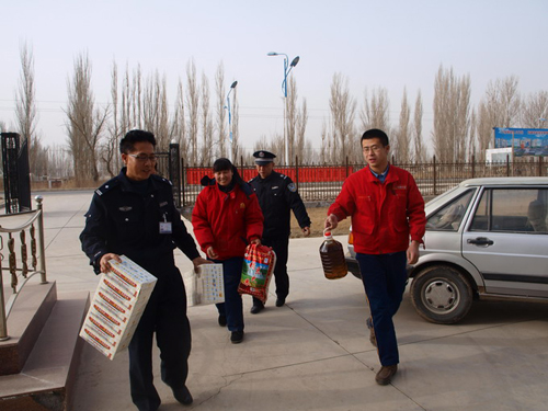 群眾節(jié)日慰問警察共渡第十個警察日