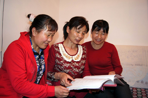 記新疆兵團第六師共青團農(nóng)場四連計生宣傳員張玉紅