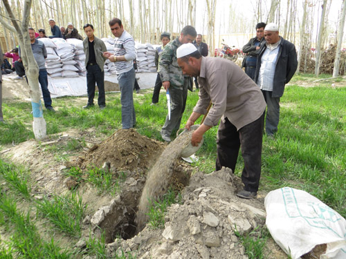 葉城縣烏吉熱克鄉(xiāng)吹響春季“沖鋒號”