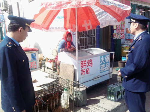 新疆哈密市工商局加強(qiáng)市場(chǎng)監(jiān)管?chē)?yán)防H7N9禽流感