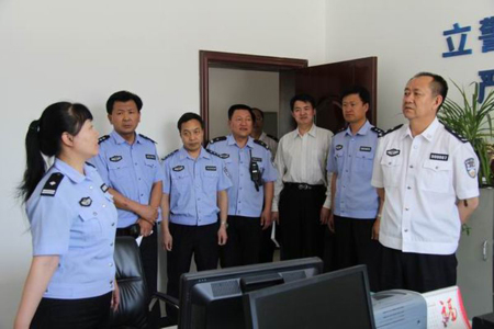 新疆自治區(qū)公安廳副廳長牟宗義蒞臨奎屯市檢查指導(dǎo)工作