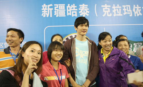 全國(guó)東西南北中羽毛球大賽克拉瑪依站開拍