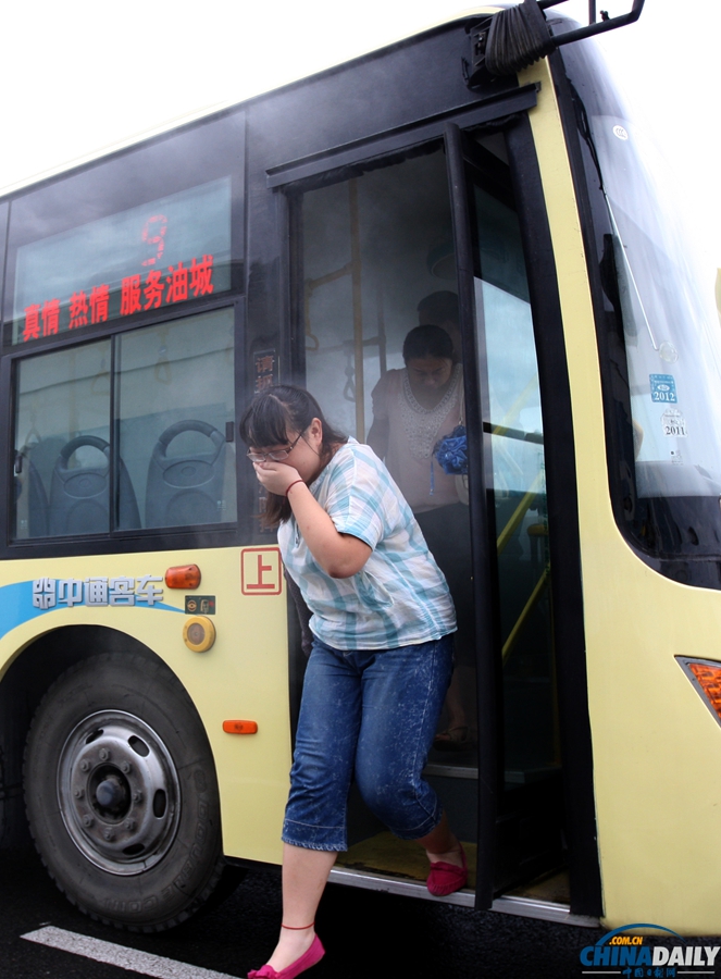 克拉瑪依舉行公交車輛突發(fā)火災(zāi)逃生疏散演練