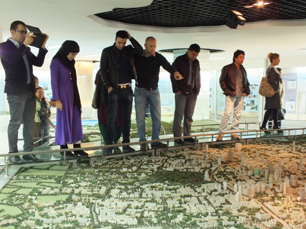 “新疆是我的第二故鄉(xiāng) 新疆的發(fā)展我自豪”