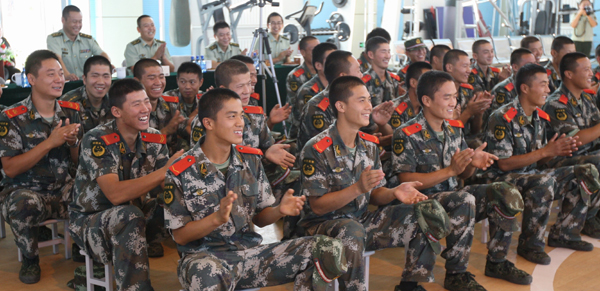 新疆公安消防總隊(duì)政治部文工團(tuán)慰問一線消防官兵