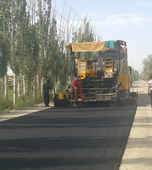 新疆兵團(tuán)第三師紅旗農(nóng)場修建通連公路改善職工群眾出行條件