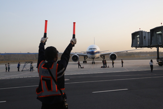 南航首架波音777完成客艙升級(jí)改造新疆最大寬體機(jī)“新裝上陣”