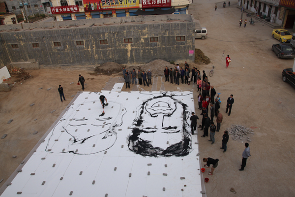 藝術(shù)家王麒誠(chéng)成功創(chuàng)作中國(guó)最大寫意水墨漫像