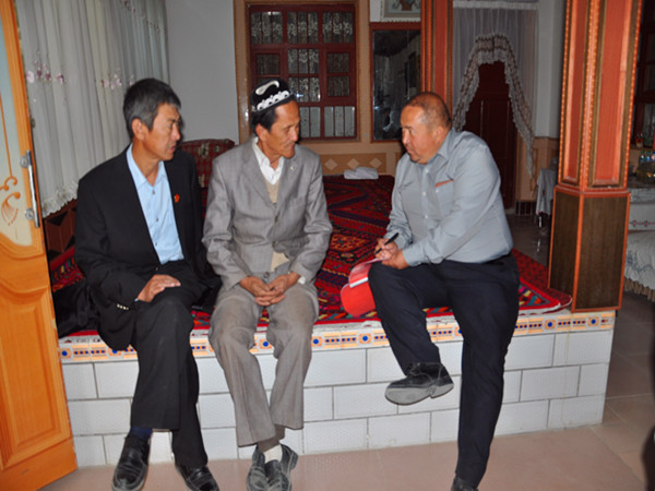 民豐法院古爾邦節(jié)走訪慰問困難群眾