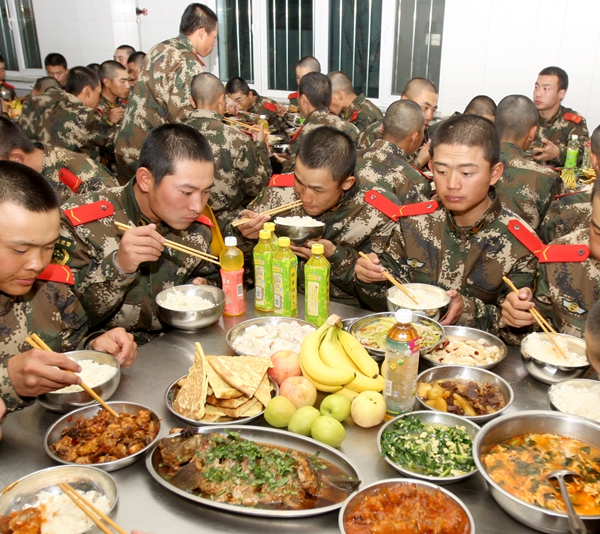 新疆克拉瑪依：“六個(gè)一”愛暖新兵心