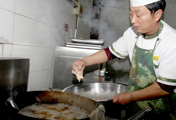 新疆克拉瑪依：“六個(gè)一”愛暖新兵心