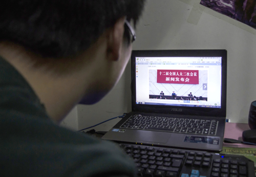 石大師生密切關(guān)注“兩會(huì)” 對(duì)今后發(fā)展充滿期待