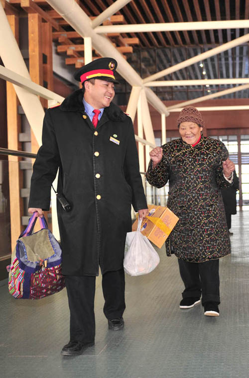 親切、溫和、熱情-春運(yùn)拉薩火車站見聞