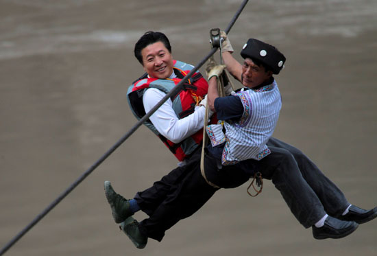 云南怒江舉行“攀月祈福”慶中秋迎國慶