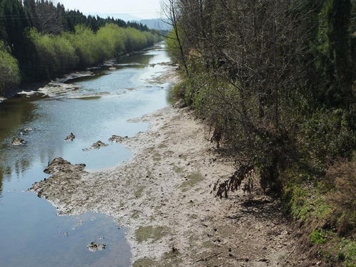 云南省尋甸縣干旱嚴(yán)重 境內(nèi)牛欄江河道多處見(jiàn)底