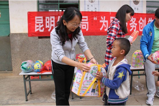 昆明市供電局給鄉(xiāng)村兒童節(jié)增色添彩