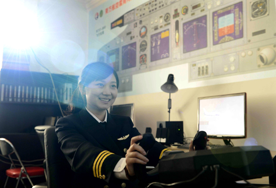 云南民航首個(gè)女飛行員下月起飛