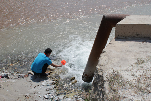 拆掉排污口 清水涌出來 昆明東川區(qū)積極整治“牛奶河”