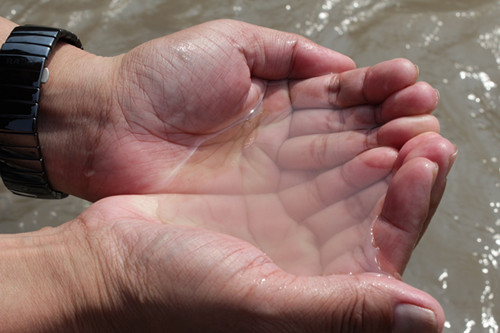 昆明東川區(qū)小江水質(zhì)達(dá)標(biāo) 村民稱水清可直接澆地