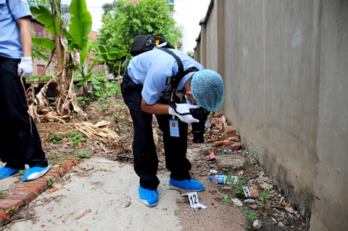 云南開(kāi)遠(yuǎn)鐵路警方開(kāi)展模擬案件現(xiàn)場(chǎng)勘查練兵活動(dòng)