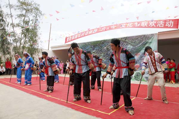 云南巧家布依族同胞歡慶“六月六”