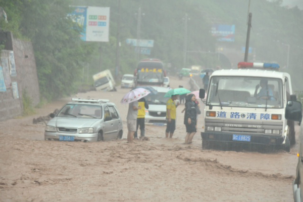 云南彝良普降暴雨引發(fā)泥石流等災(zāi)害