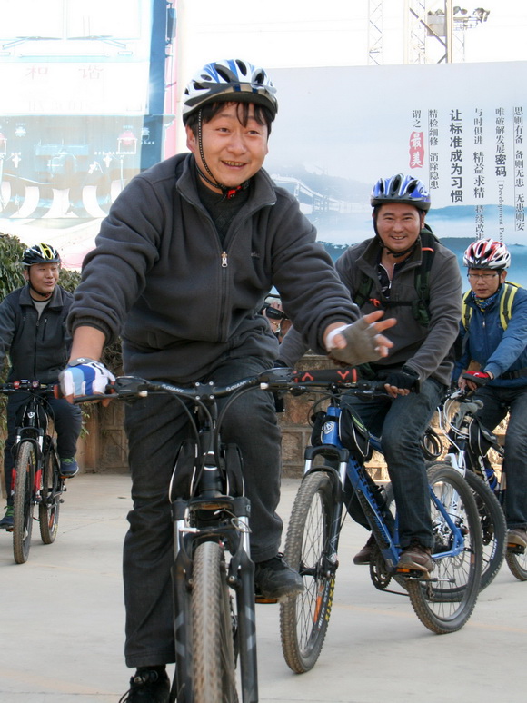 昆明東火車站:綠色騎行 “馬”上出發(fā)(圖)