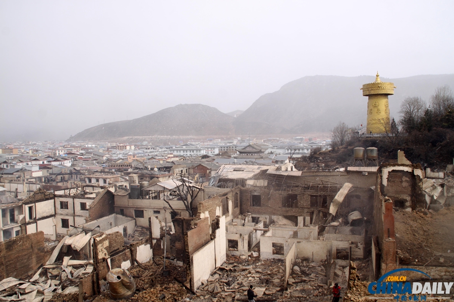 香格里拉獨克宗古城災后一片廢墟 駐地警民緊張投入災后清理工作