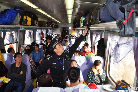 春運(yùn)故事：列車安全的守護(hù)者