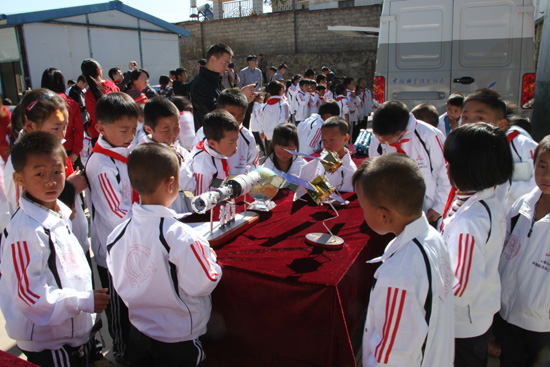 航天文化進(jìn)東川 山里娃有了飛天夢