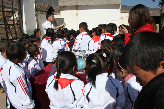 航天文化進(jìn)東川 山里娃有了飛天夢