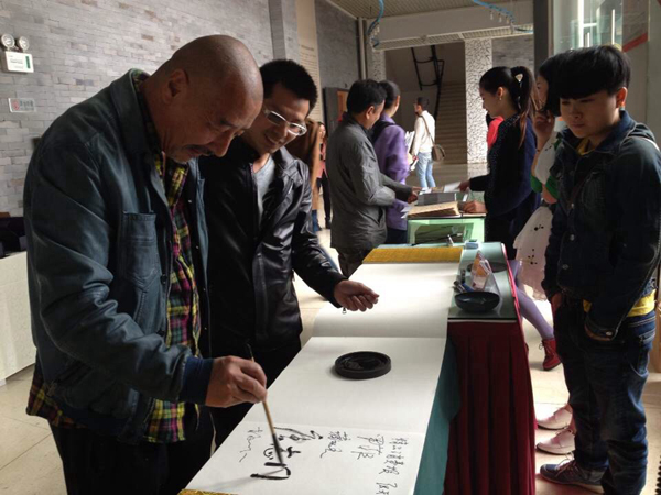 “紙面景觀:著名當代藝術家作品展”在昆明開展