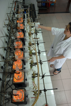 新安江水域苯酚濃度下降 水廠水質(zhì)達標(biāo) 超市供水充足