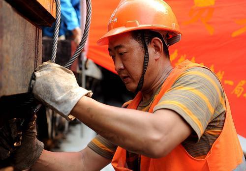 杭州地鐵“黨員先鋒隊”奮戰(zhàn)工地迎“七一”