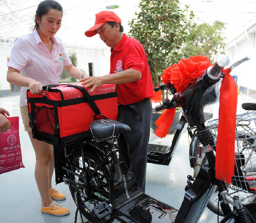 杭州社區(qū)成立“老年配送餐中心”