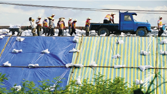 趙洪祝檢查防臺抗臺工作:嚴陣以待 迎戰(zhàn)