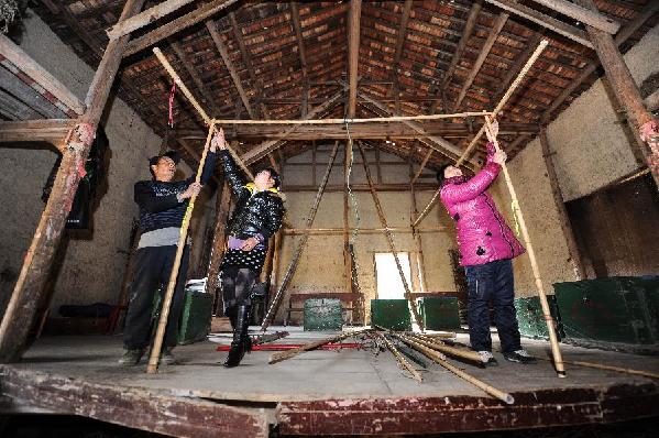 傳統(tǒng)木偶戲進山鄉(xiāng) 傳統(tǒng)文化迎新春