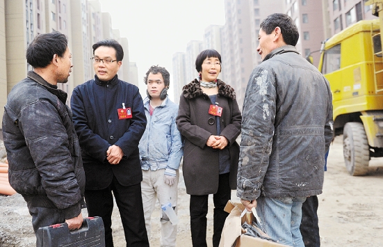 政協(xié)委員問計(jì)公租房