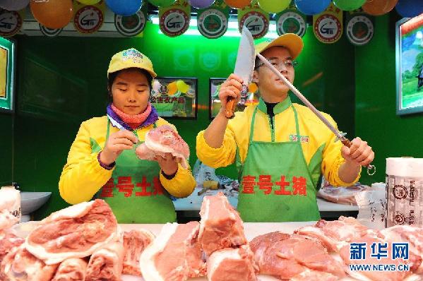50余名“大學(xué)生豬肉倌”亮相上海菜場