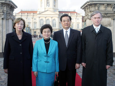 US$1.7b deals dominate Hu's German agenda